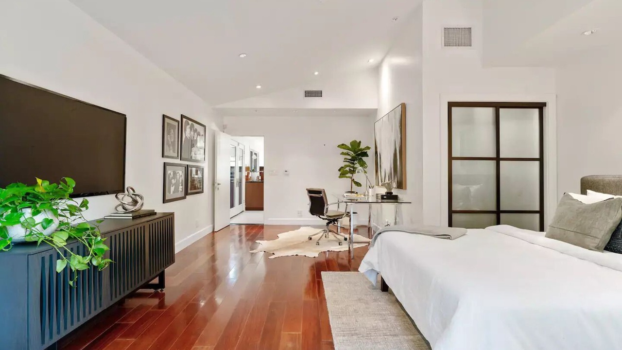 Photo of Bedroom in Beverly Grove