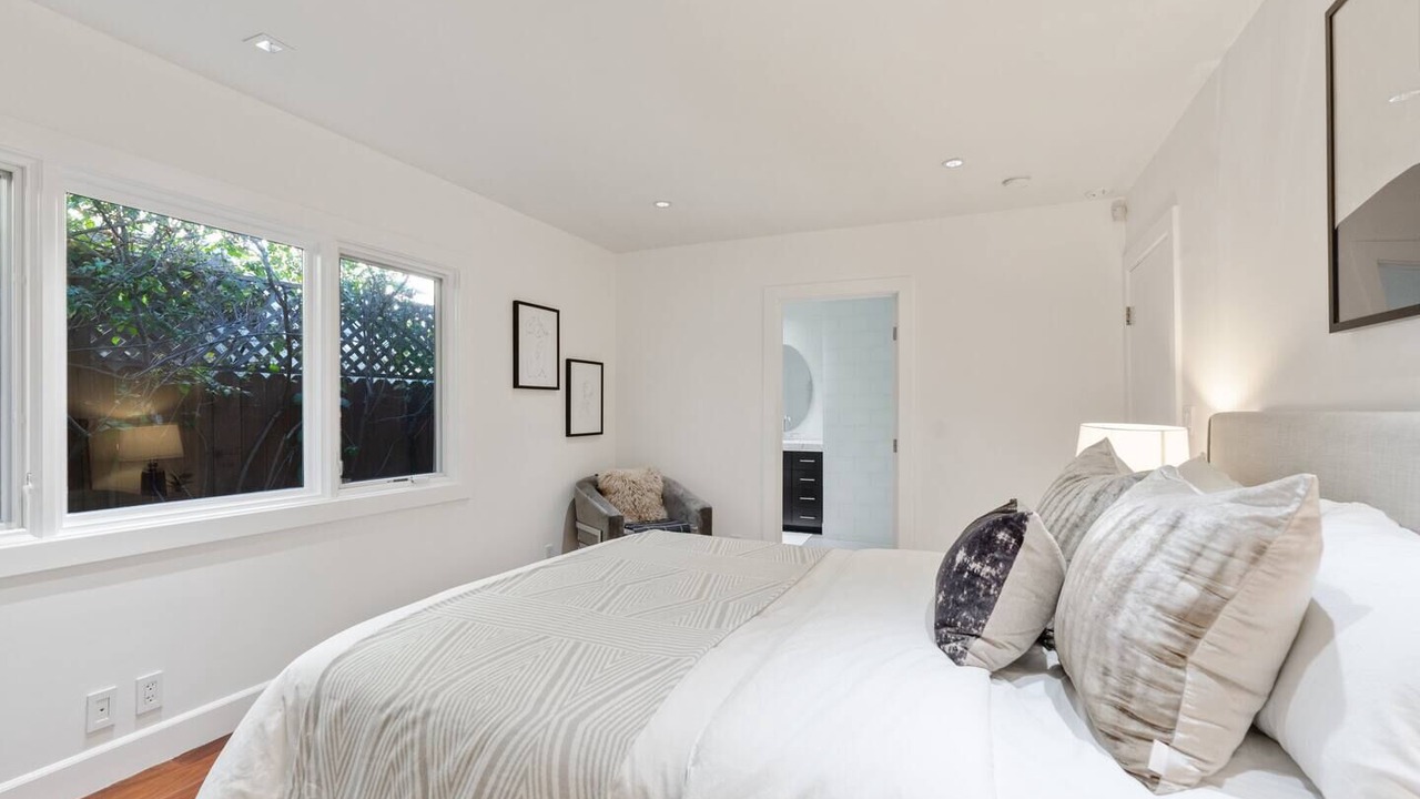 Photo of Bedroom in Beverly Grove