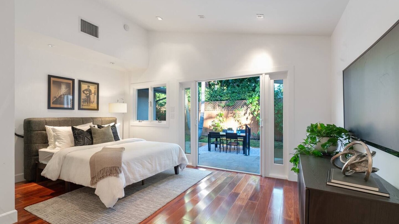 Photo of Bedroom in Beverly Grove