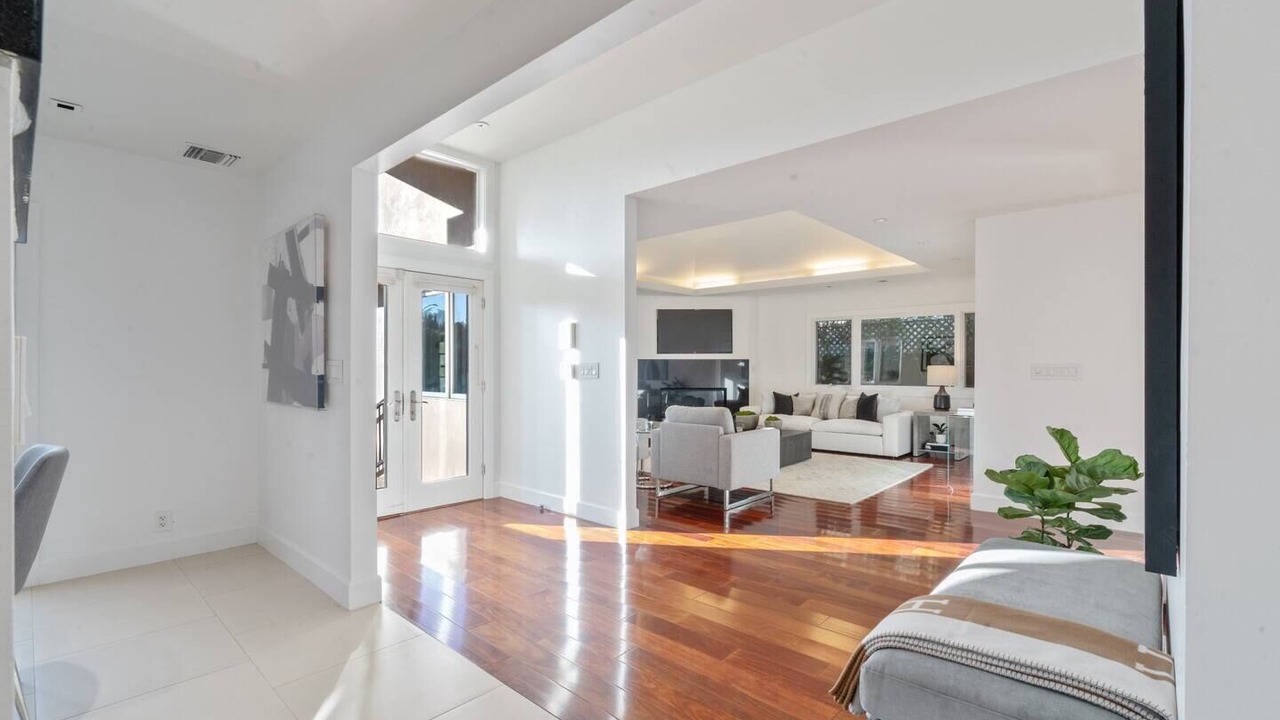 Photo of Livingroom in Beverly Grove