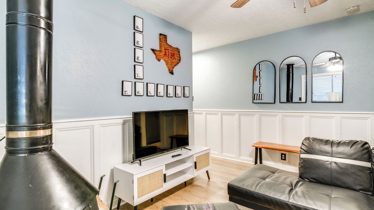 Photo of Livingroom in North Garden Acres