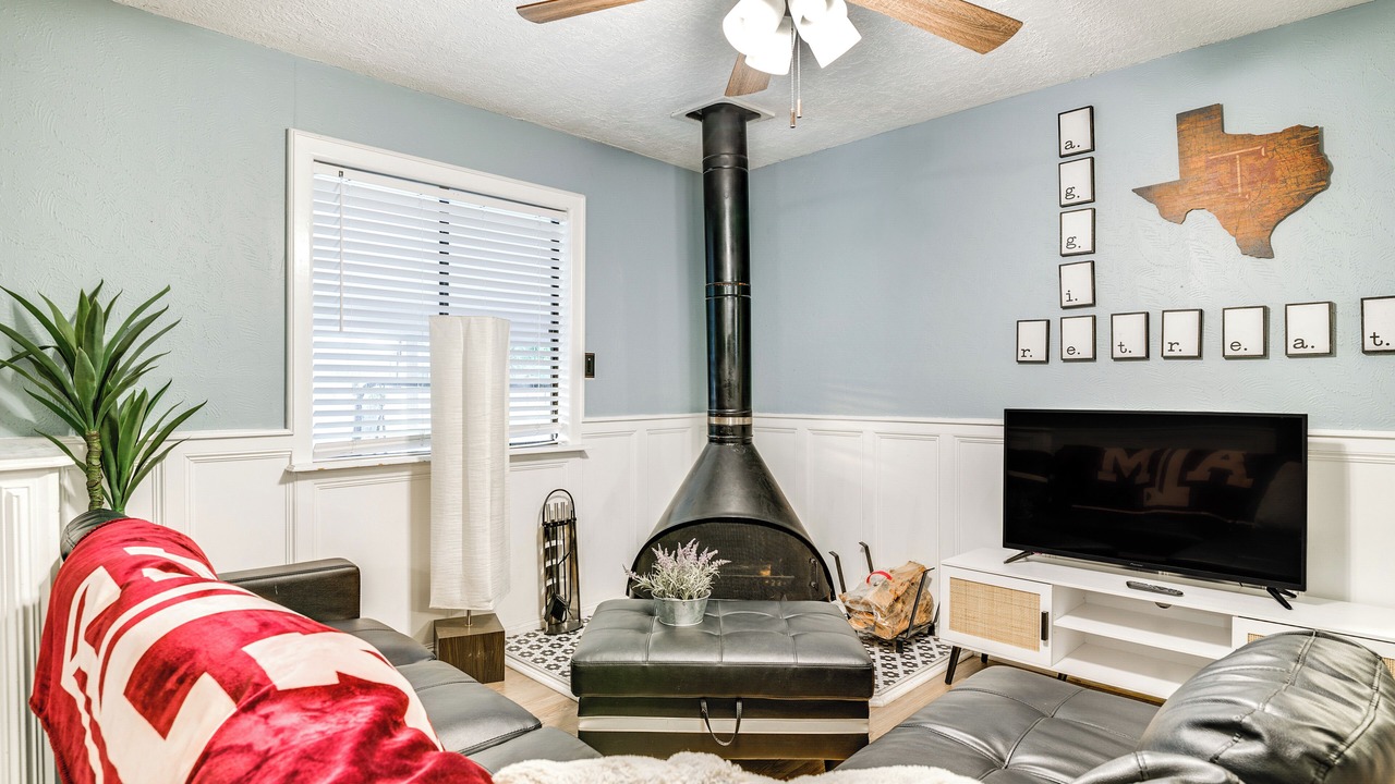Photo of Bedroom in North Garden Acres