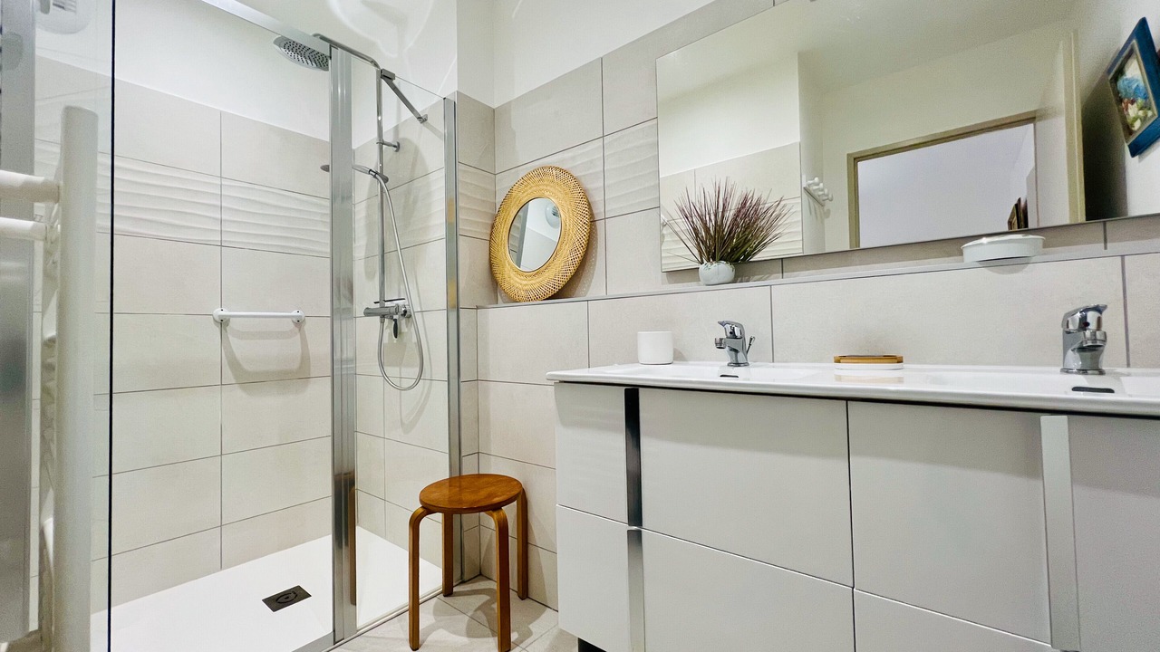 Photo of Bathroom in Le Grau-Du-Roi