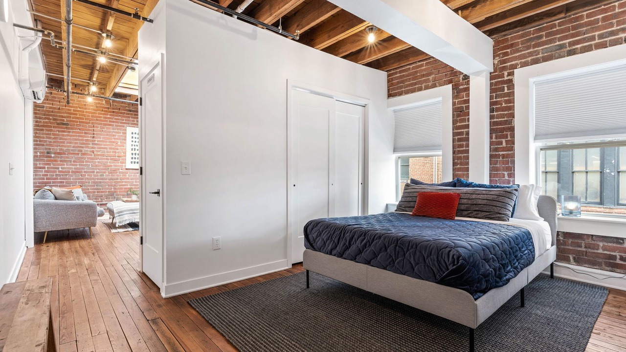 Photo of Bedroom in Crossroads Arts District