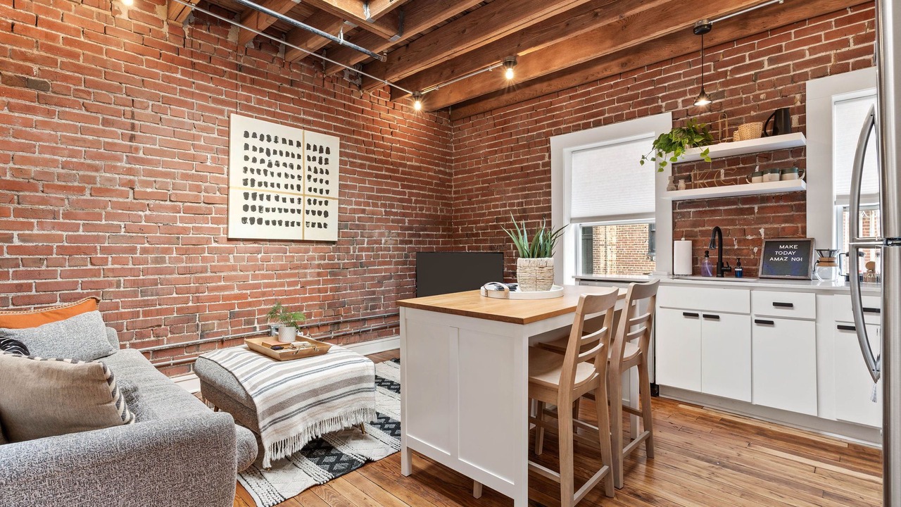 Photo of Livingroom in Crossroads Arts District