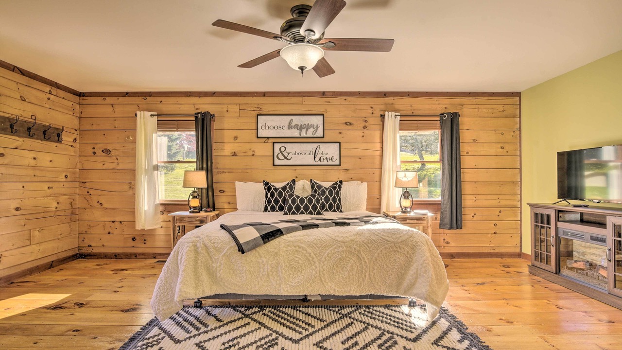 Photo of Bedroom in Mount Joy