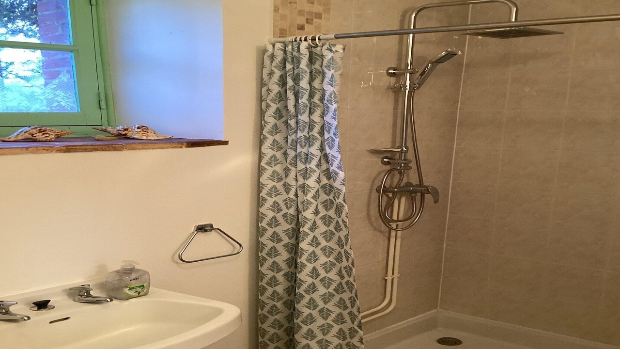 Photo of Bathroom in Le Veurdre