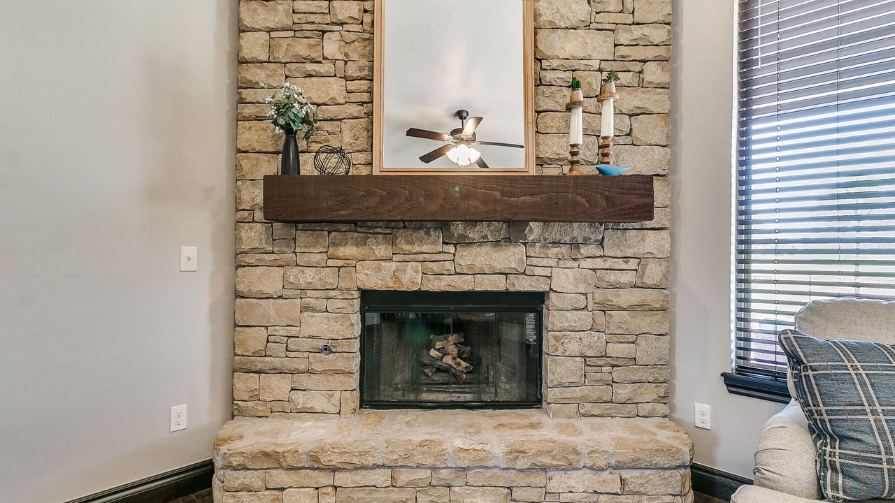 Photo of Livingroom in Edmond