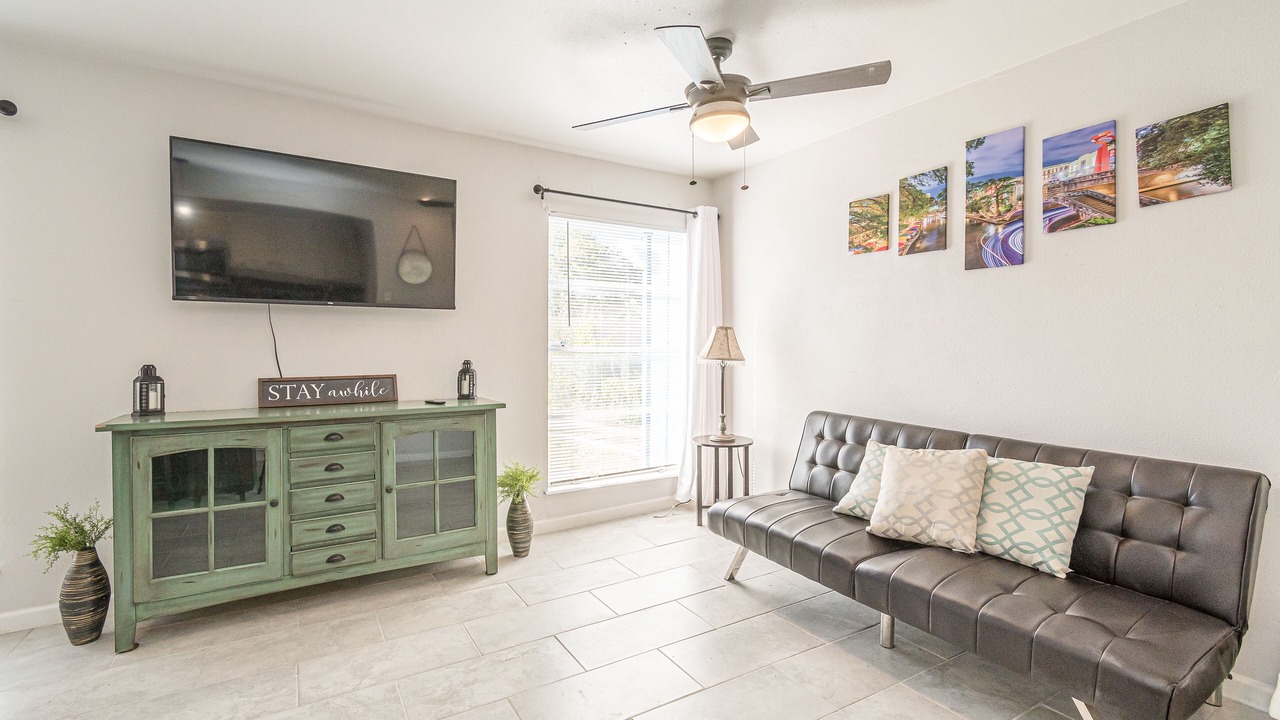 Photo of Livingroom in Mahncke Park