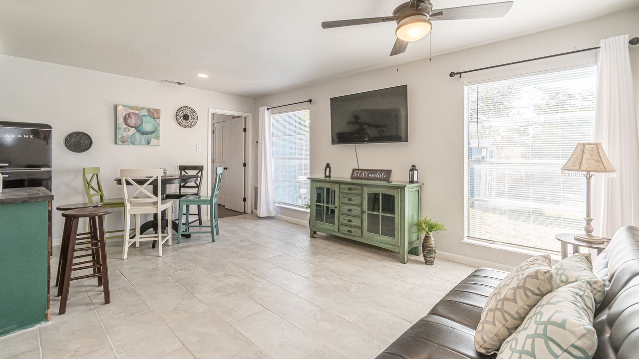Photo of Livingroom in Mahncke Park