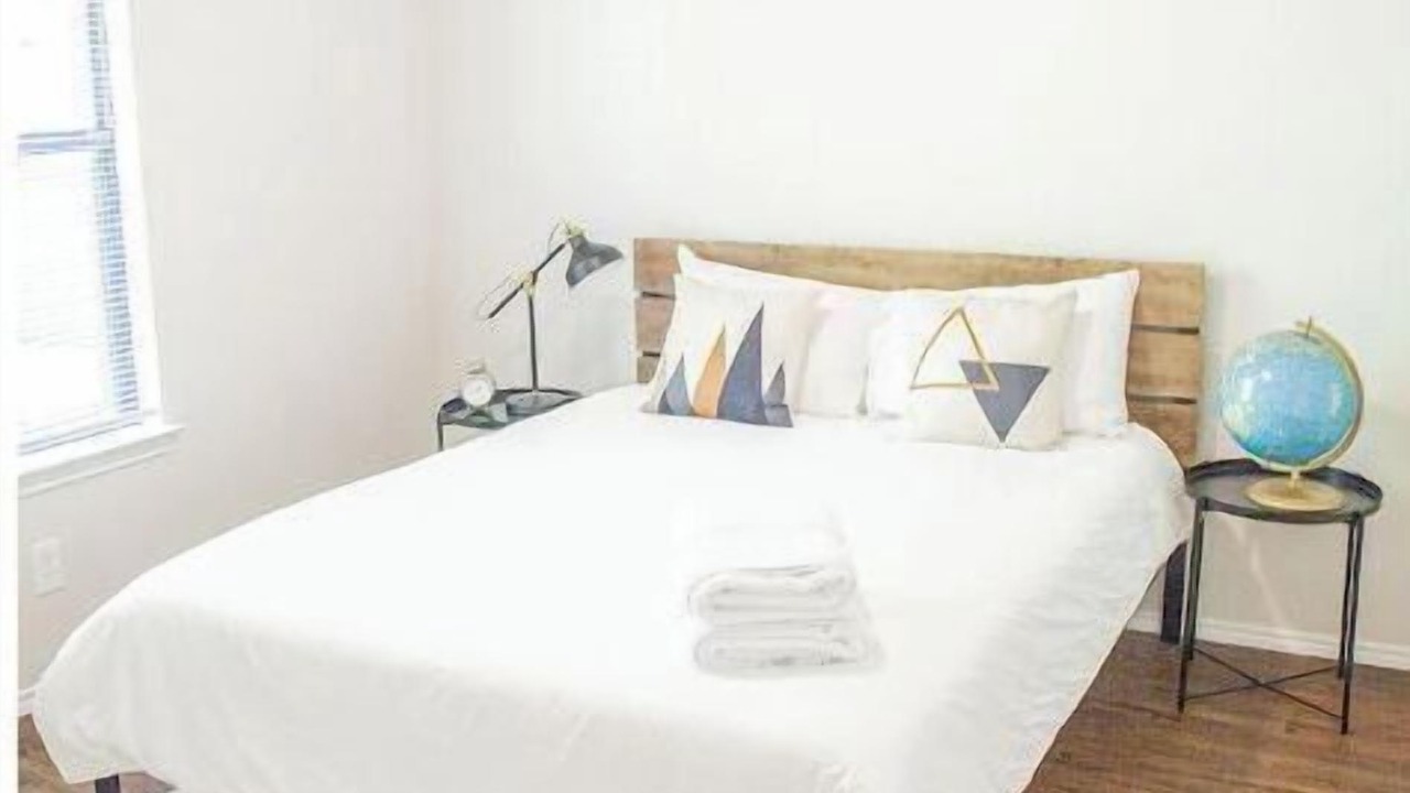 Photo of Bedroom in Crowley