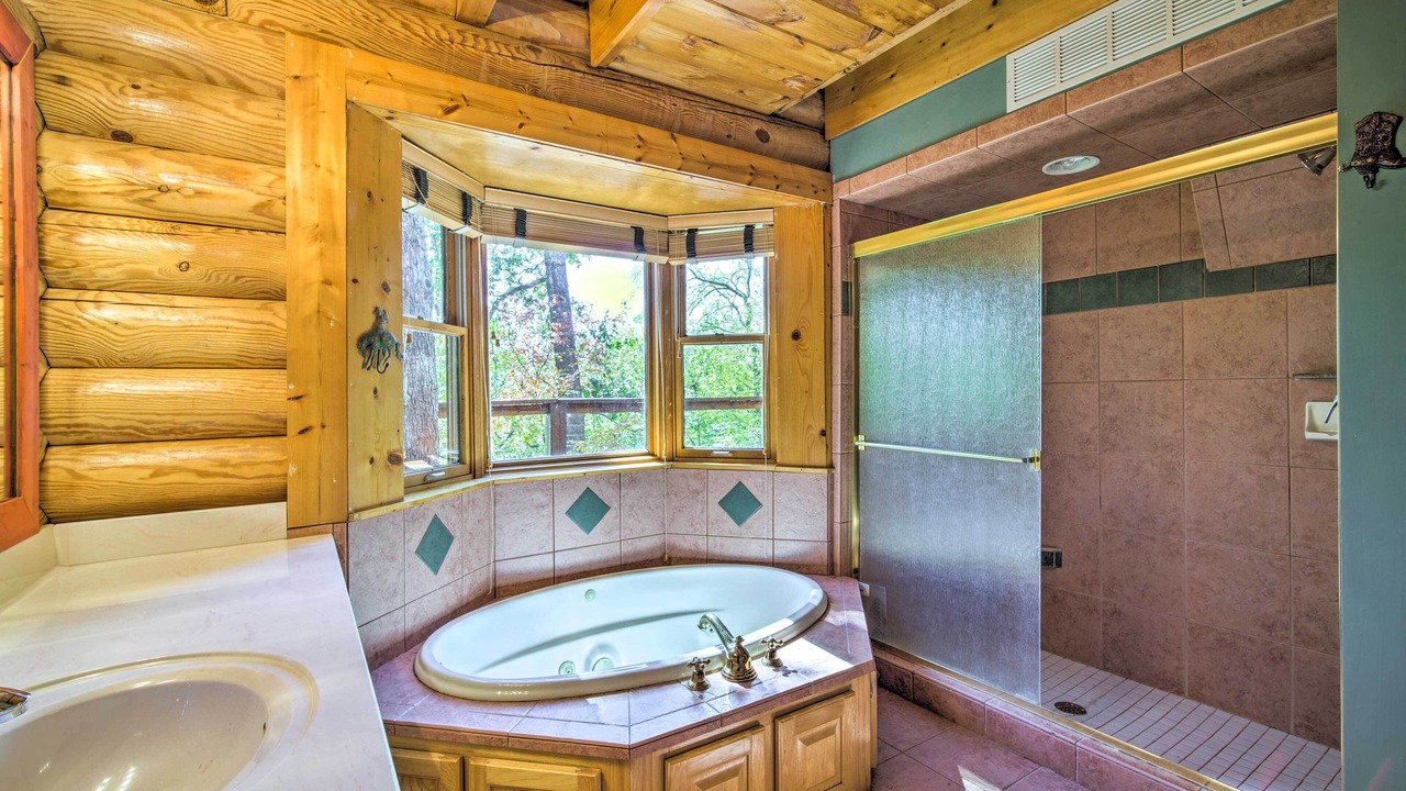Photo of Bathroom in Calhoun