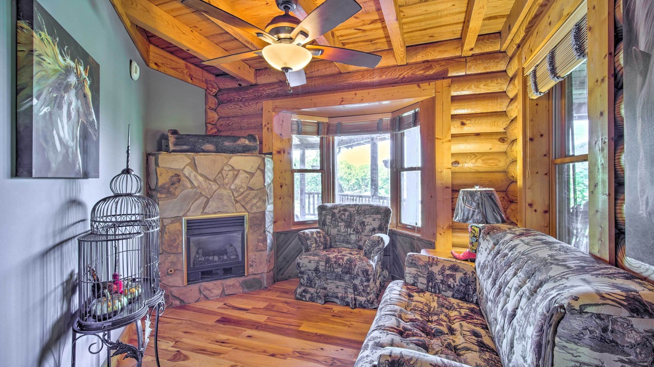 Photo of Livingroom in Calhoun