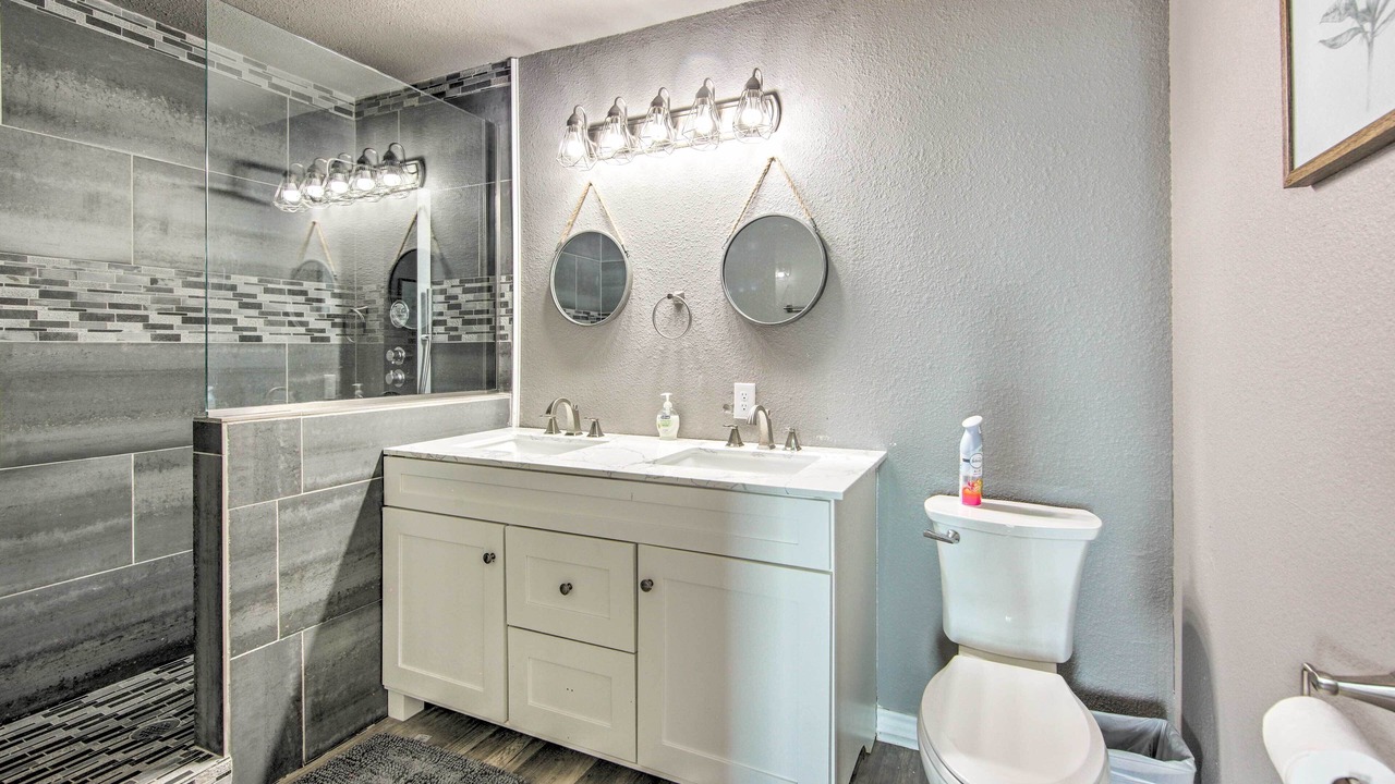 Photo of Bathroom in Tool