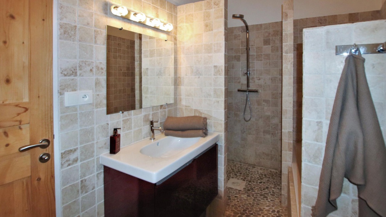 Photo of Bathroom in Saint-Etienne-de-Boulogne