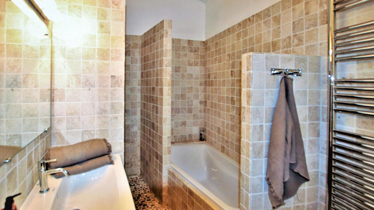 Photo of Bathroom in Saint-Etienne-de-Boulogne