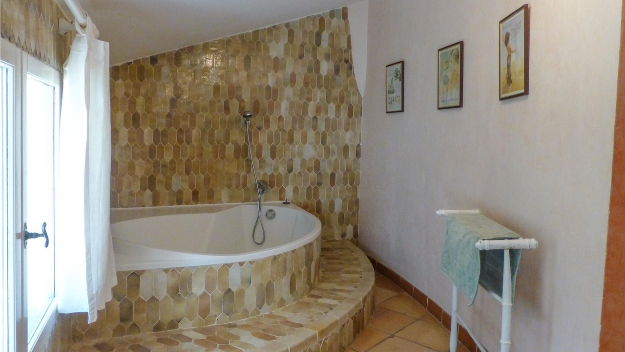 Photo of Bathroom in Entrecasteaux