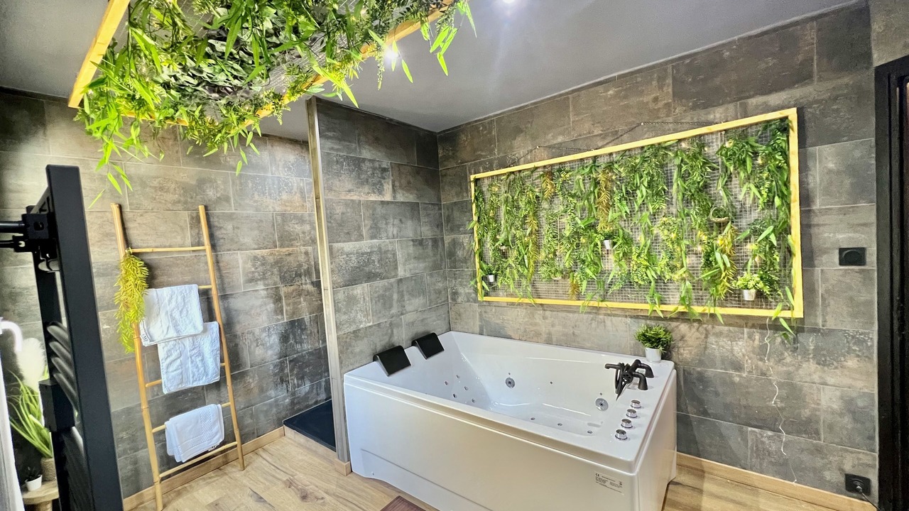 Photo of Bathroom in Calais City Center