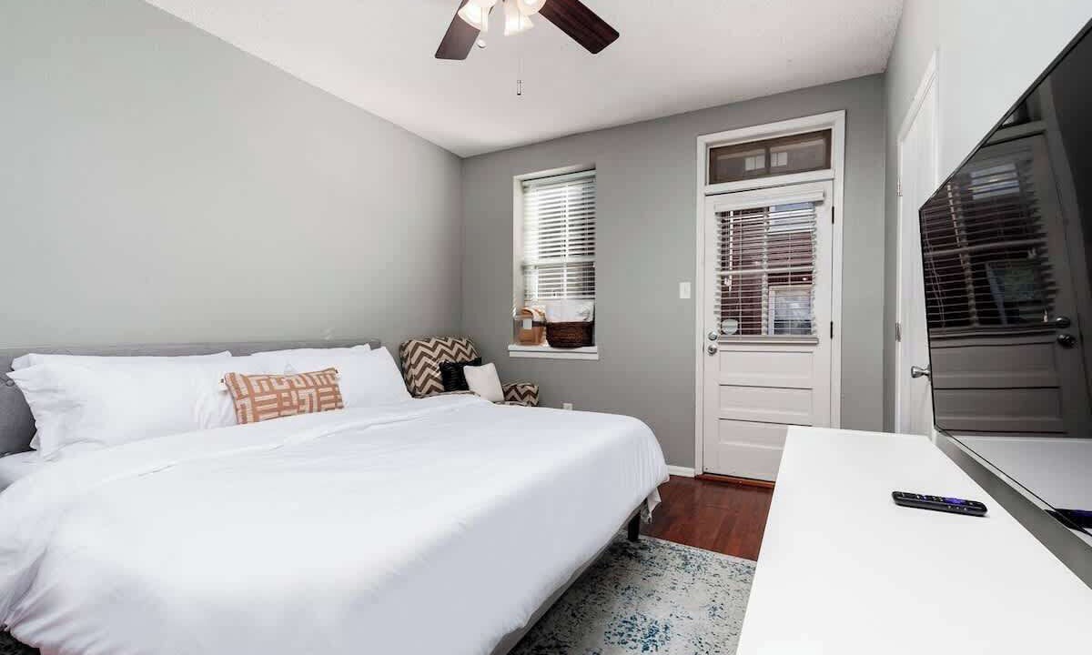 Photo of Bedroom in Lafayette Square