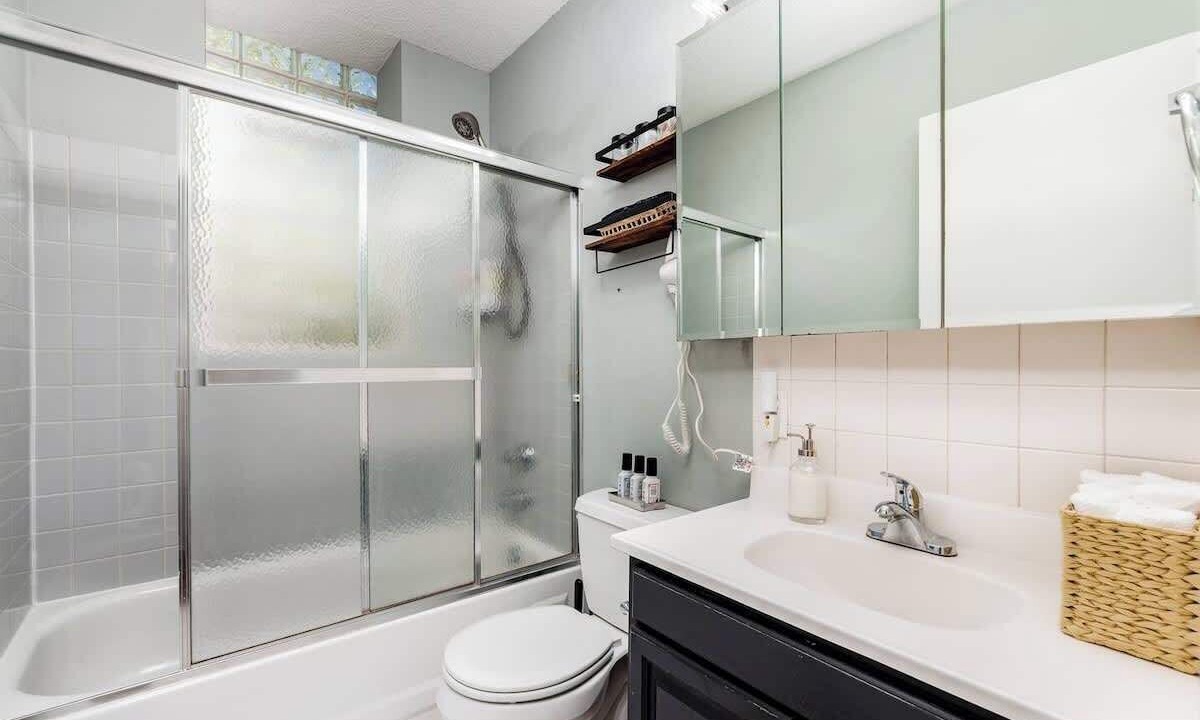 Photo of Bathroom in Lafayette Square