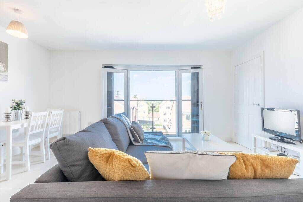 Photo of Livingroom in Langley Marish