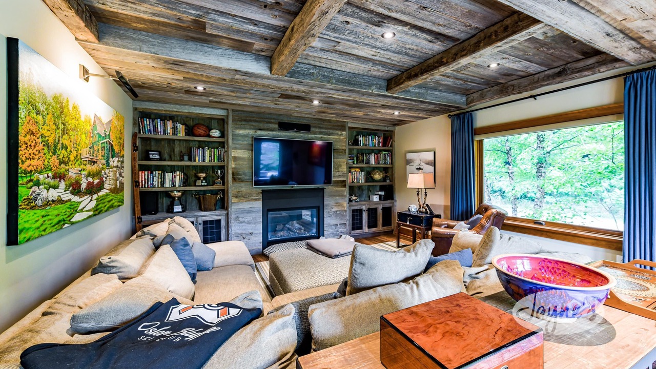 Photo of Livingroom in Glen Huron