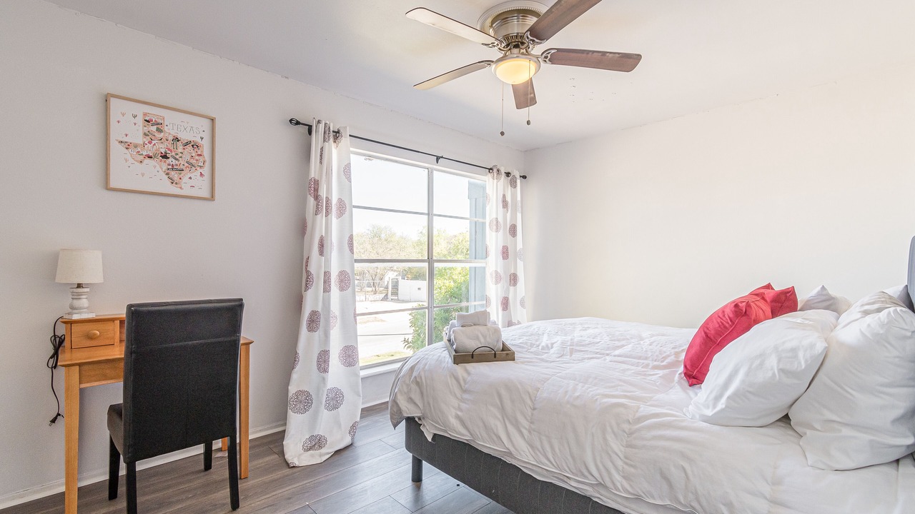 Photo of Bedroom in Mahncke Park