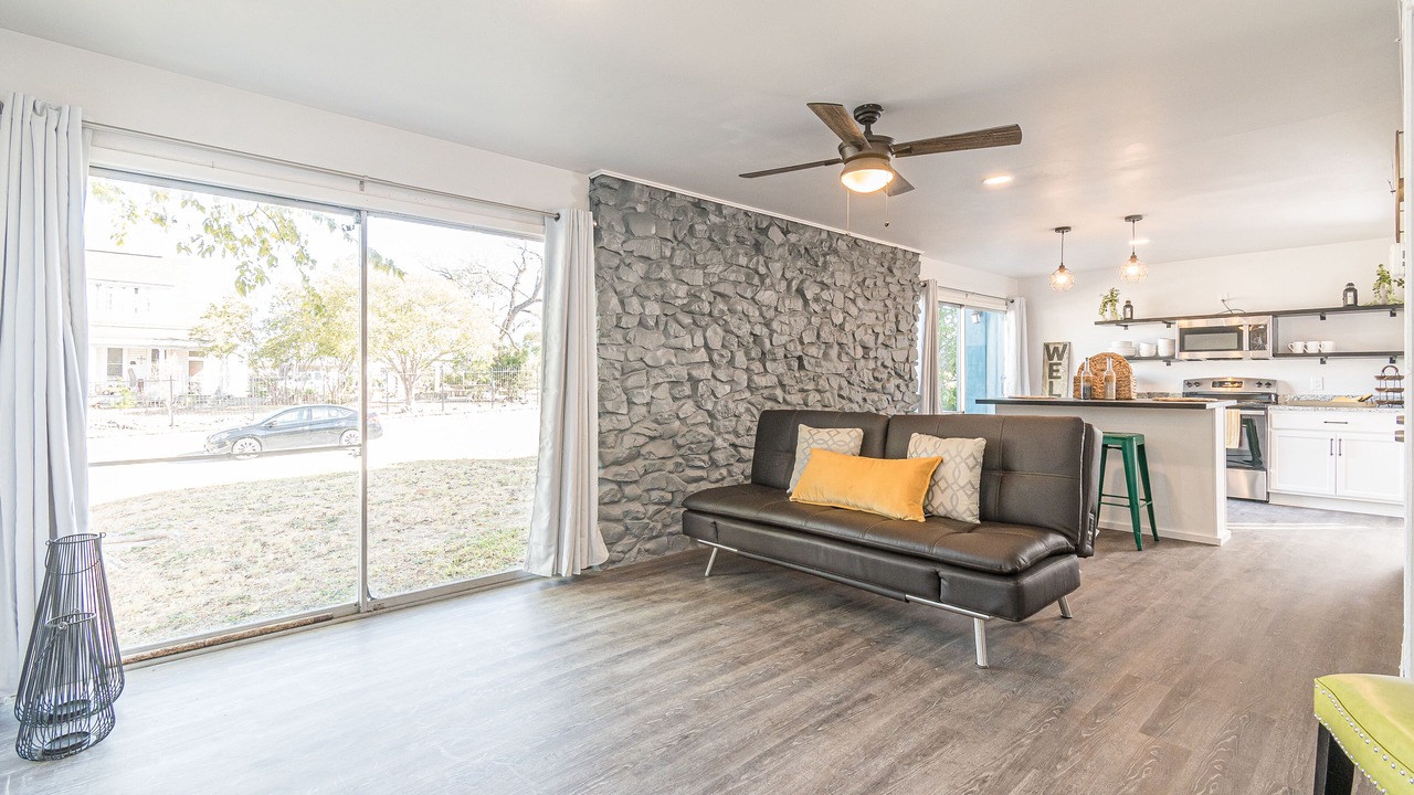 Photo of Livingroom in Mahncke Park