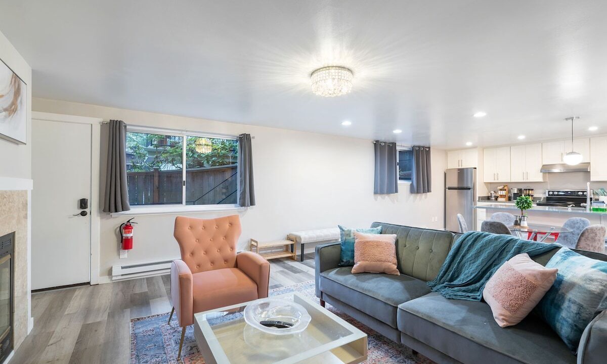Photo of Livingroom in North Queen Anne