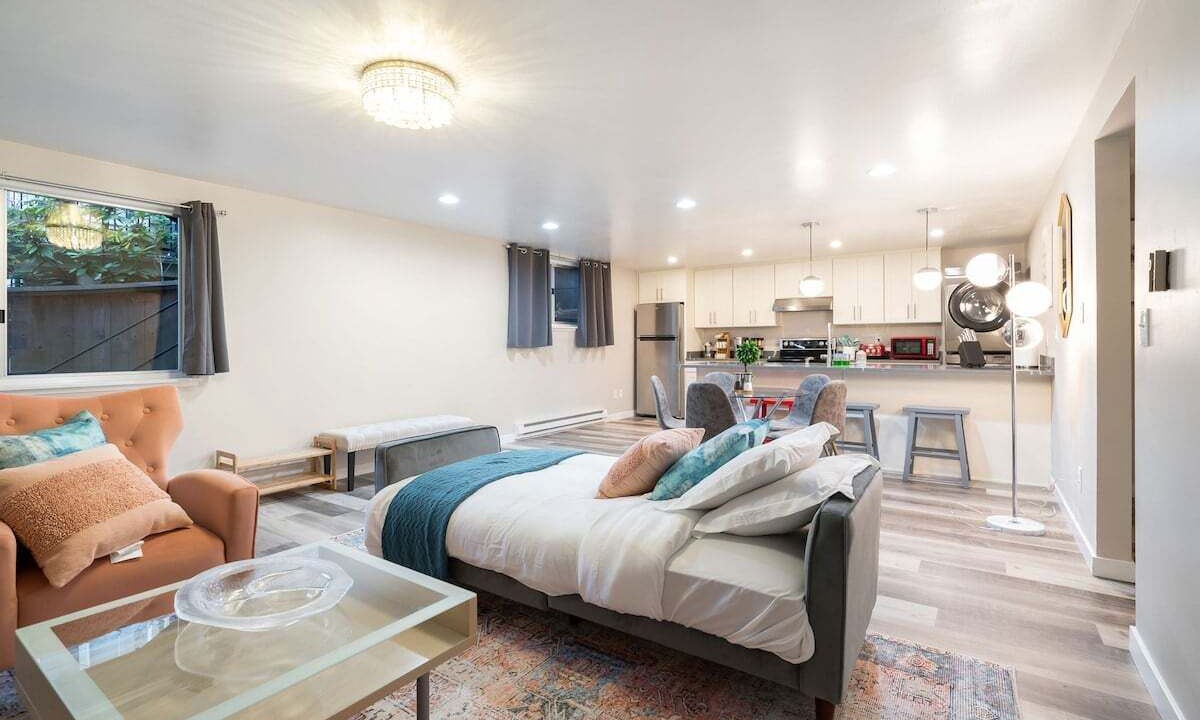 Photo of Livingroom in North Queen Anne