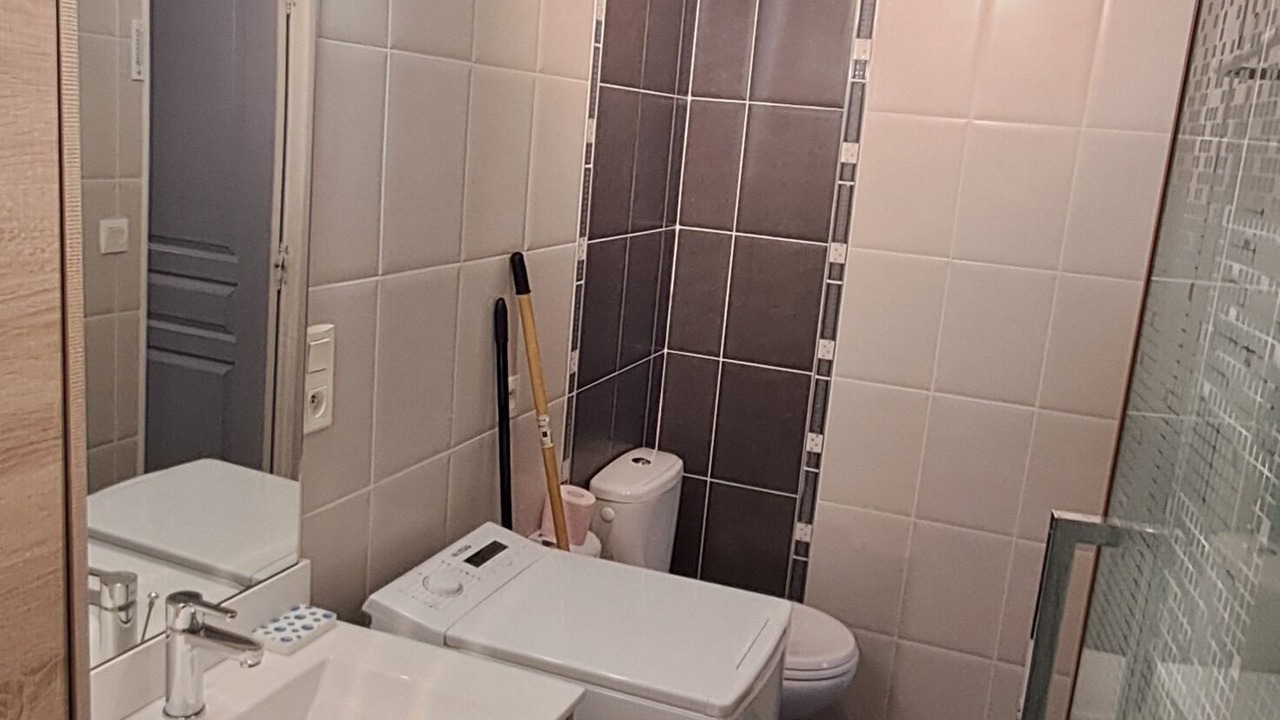 Photo of Bathroom in Saint-Coulomb