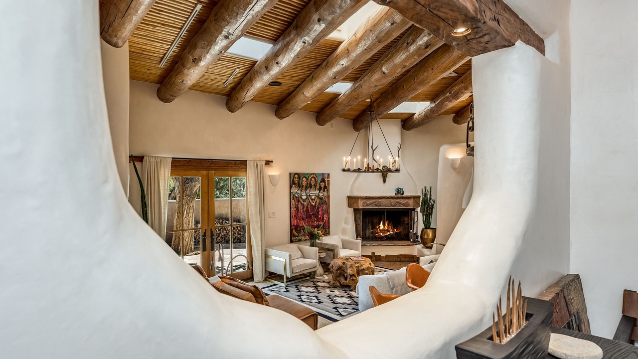 Photo of Livingroom in Historic Eastside