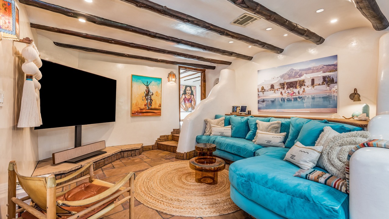 Photo of Livingroom in Historic Eastside