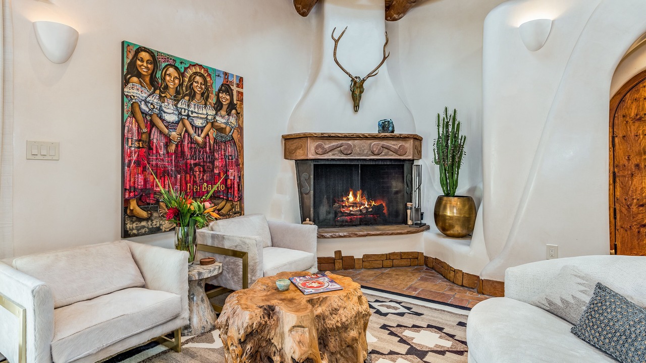 Photo of Livingroom in Historic Eastside
