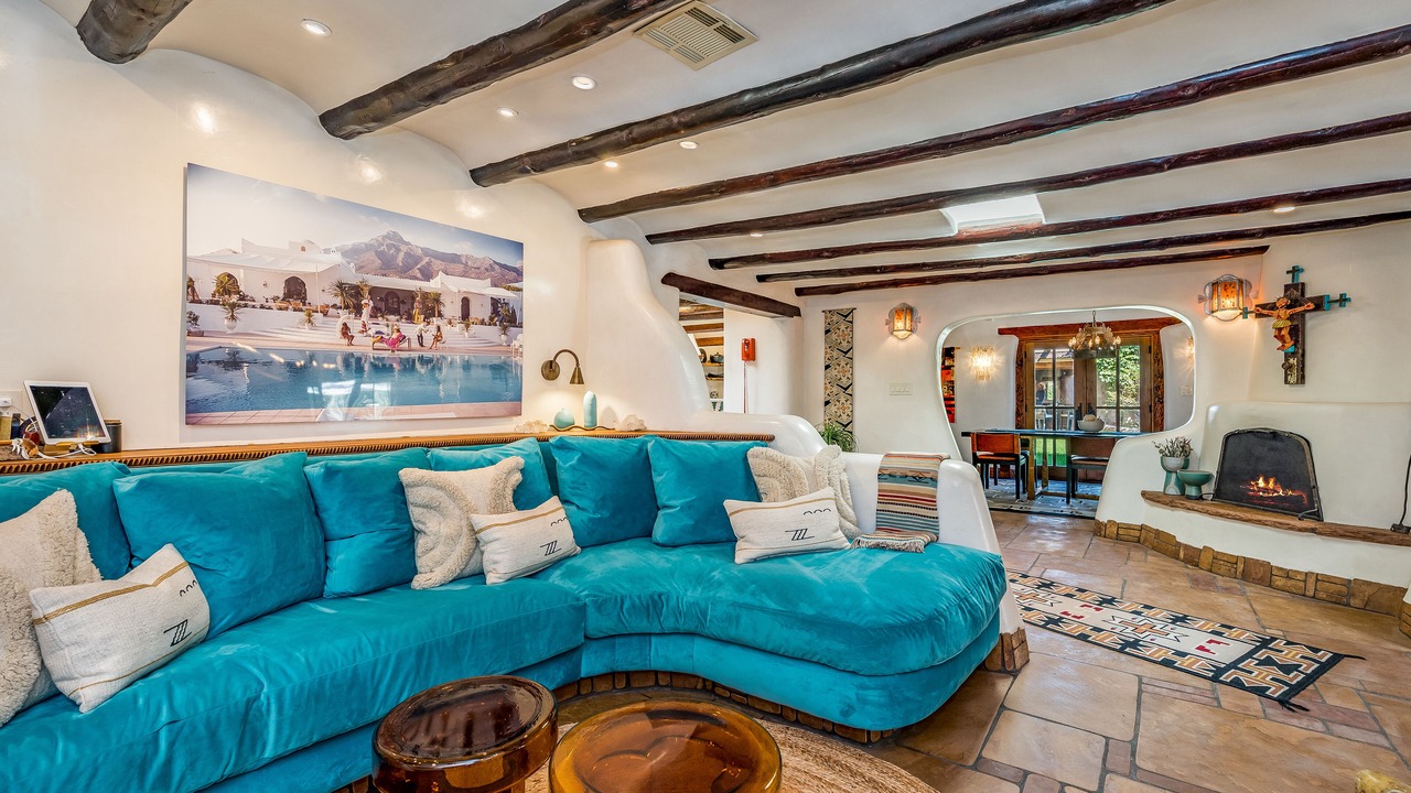 Photo of Livingroom in Historic Eastside
