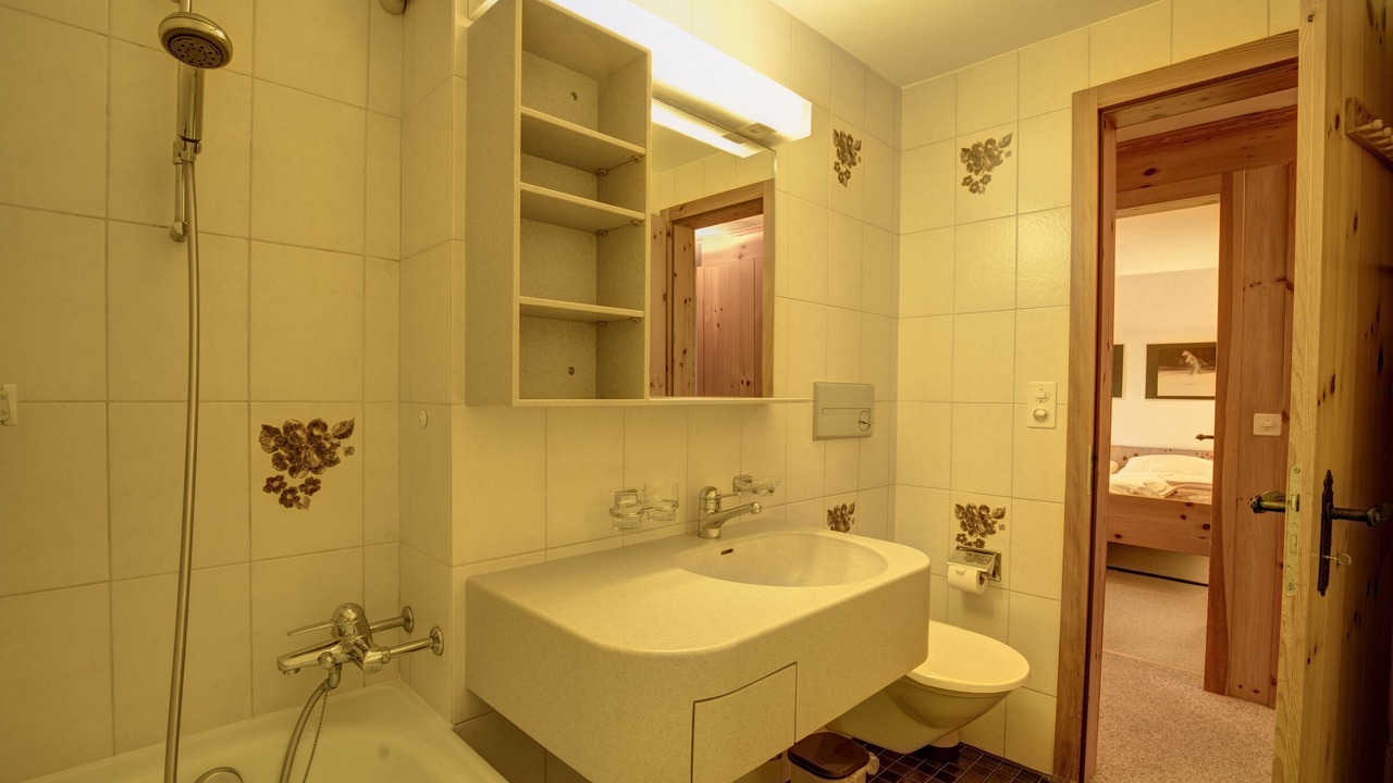 Photo of Bathroom in Silvaplana