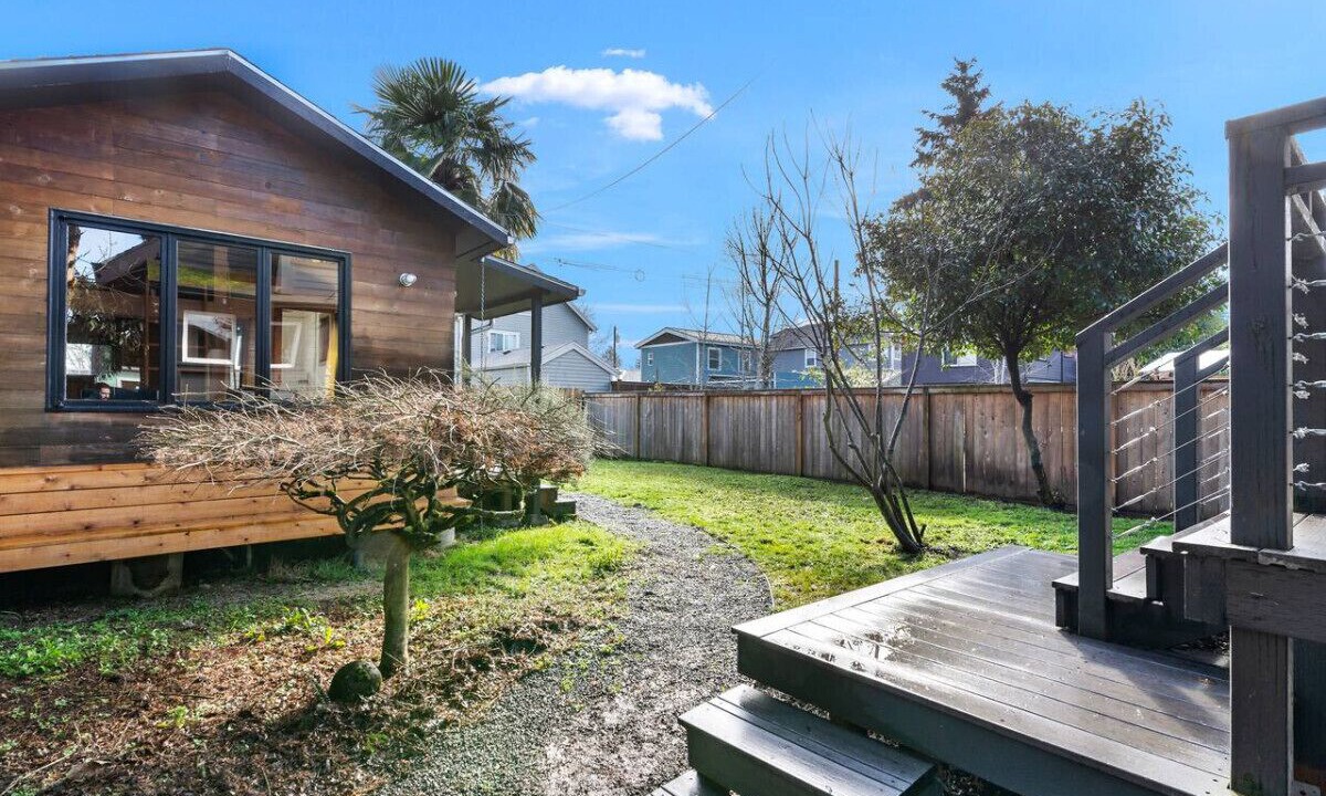 Photo of Patio Balcony in Alberta Arts District