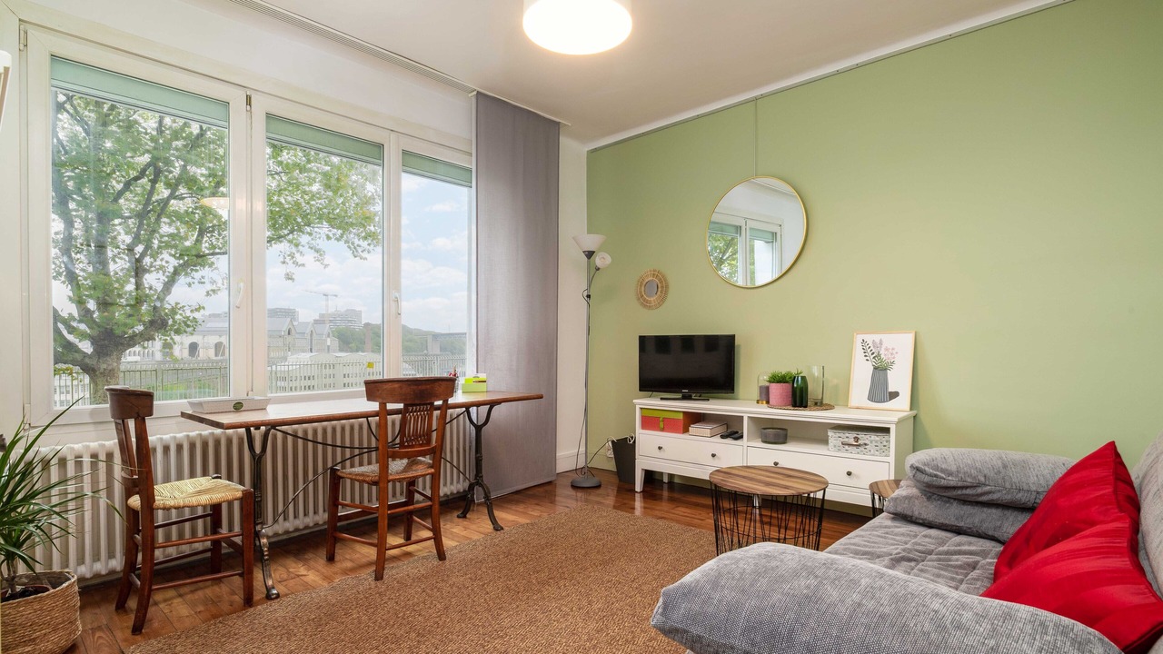 Photo of Livingroom in Downtown