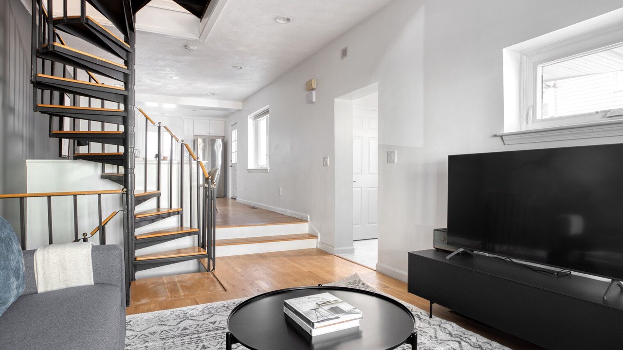 Photo of Livingroom in Cambridgeport