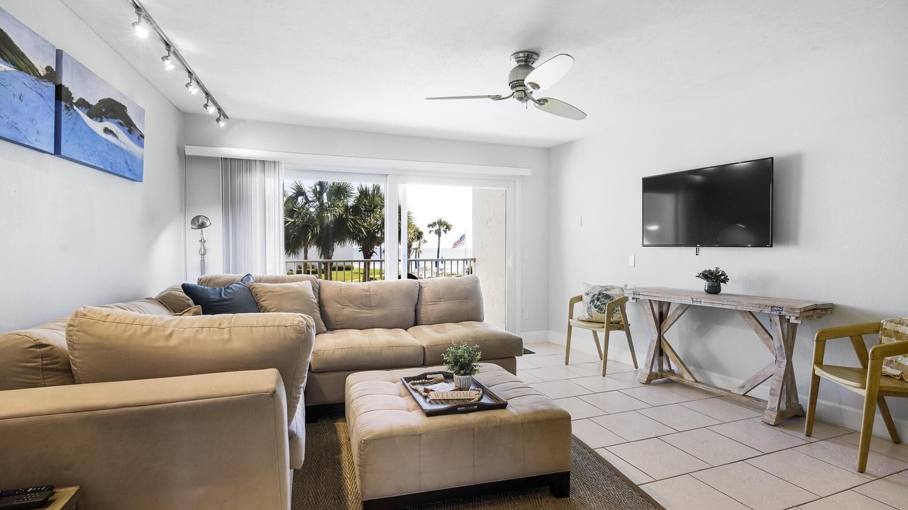 Photo of Livingroom in Crescent Beach