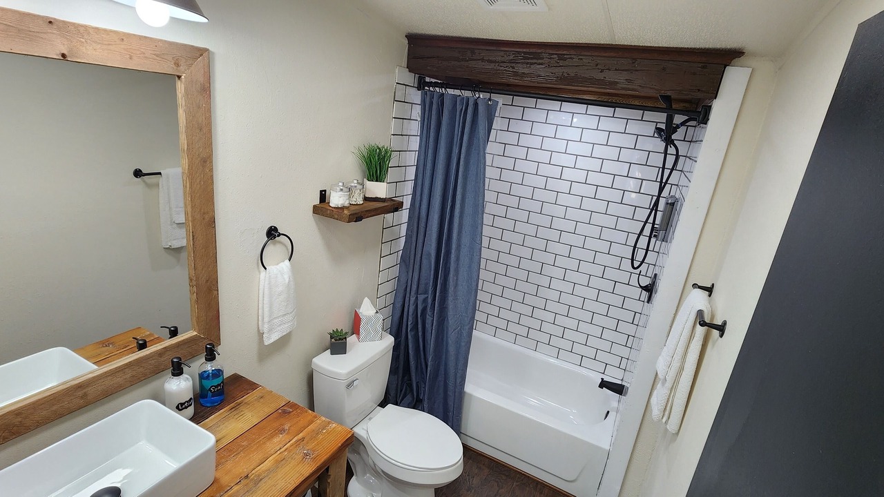 Photo of Bathroom in Electra