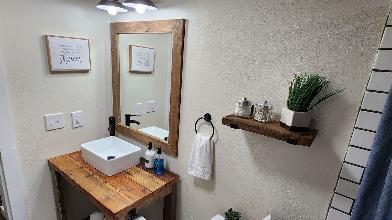 Photo of Bathroom in Electra