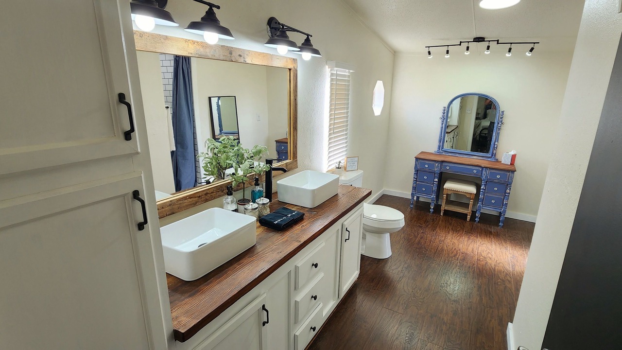 Photo of Bathroom in Electra