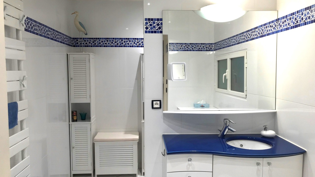 Photo of Bathroom in Loupiac