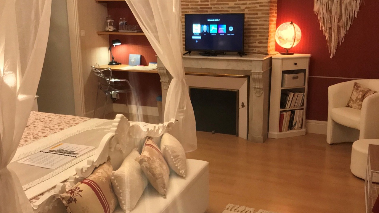 Photo of Bedroom in Loupiac