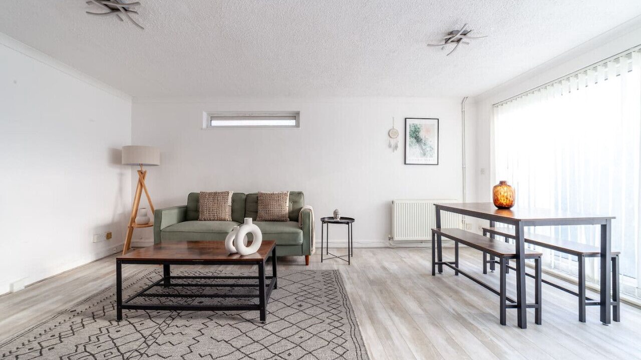 Photo of Livingroom in Wood Street