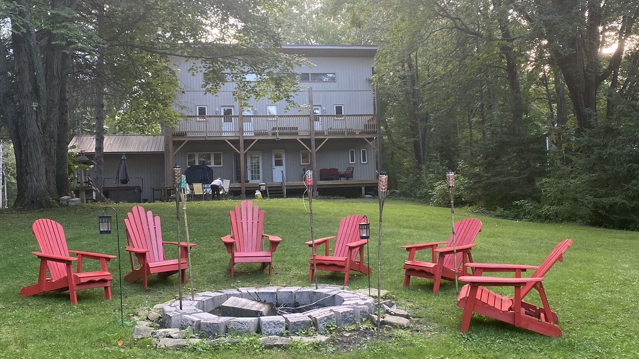 Photo of Outdoor in Sebright