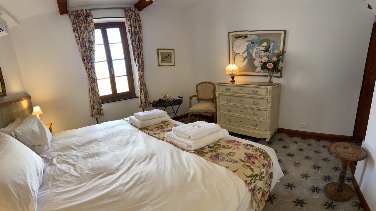 Photo of Bedroom in Le Somail