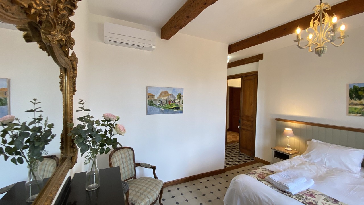 Photo of Bedroom in Le Somail