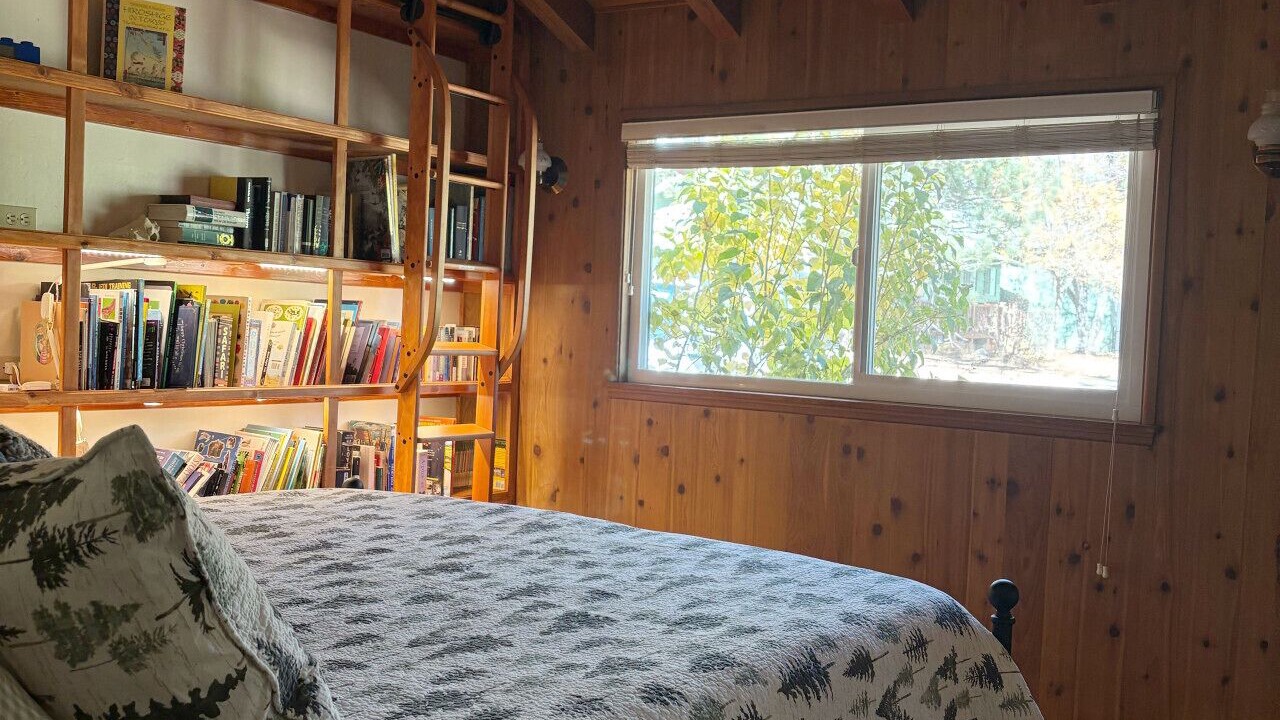Photo of Bedroom in Wrightwood
